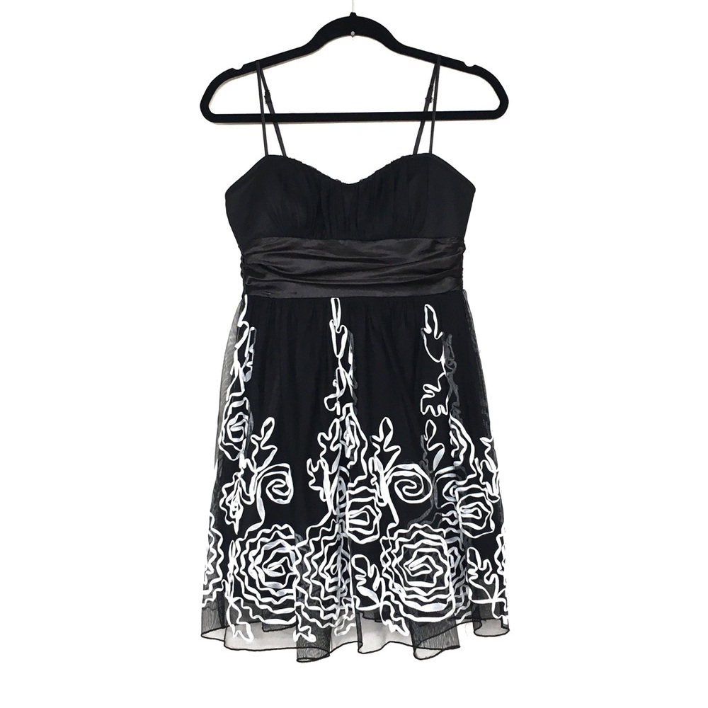 Speechless | Black & White Floral Trimmed Mini Party Dress, Medium Juniors